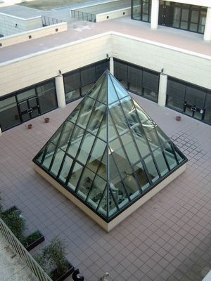 Cortile della Piramide
